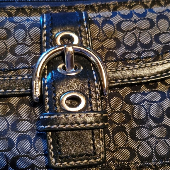 Large Coach wristlet - Picture 2 of 7